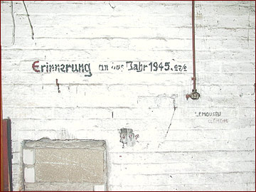 Clément Lemoussu, vermutlich ein französischer Kriegsgefangener, hinterläßt seinen Namen an der Wand des Heizungskellers.
